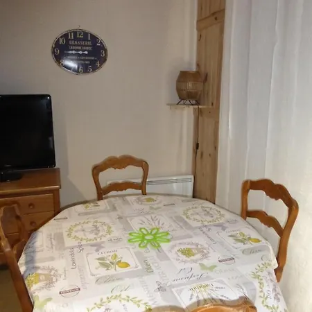 Apartment Les Cheneviers A 41 Enchastrayes