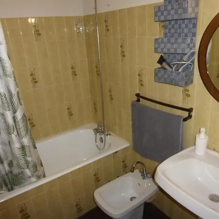 Les Cheneviers A 41 Apartment *